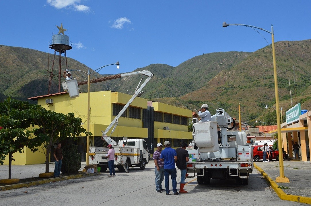 Diario Frontera, Frontera Digital,  BOMBILLOS PARA TOVAR, Mocoties, ,Alcaldía y Corpoelec instalaron bombillos en sectores tovareños