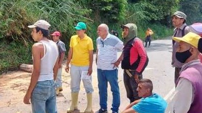 http://fronteradigital.com.ve/Alcalde Simón Figueroa continúa atendiendo 
deslizamientos de tierra en principales arterias viales