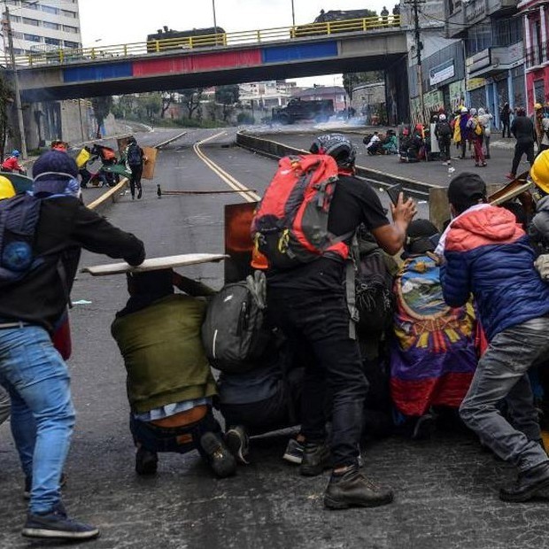 Diario Frontera, Frontera Digital,  ECUADOR, PROTESTAS, INDÍGENAS, Internacionales, ,Indígenas intentaron entrar 
al Congreso de Ecuador y la policía los dispersa