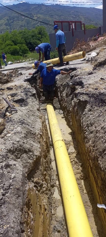 Diario Frontera, Frontera Digital,  ZONA INDUSTRIAL LOS CUROS, MÉRIDA, COLECTOR PRINCIPAL, AGUAS DE MÉRIDA, JEHYSON GUZMÁN, OSWALDO FERRER, Regionales, ,Fuerza laboral de Aguas de Mérida reparó 
colector principal en Zona Industrial Los Curos