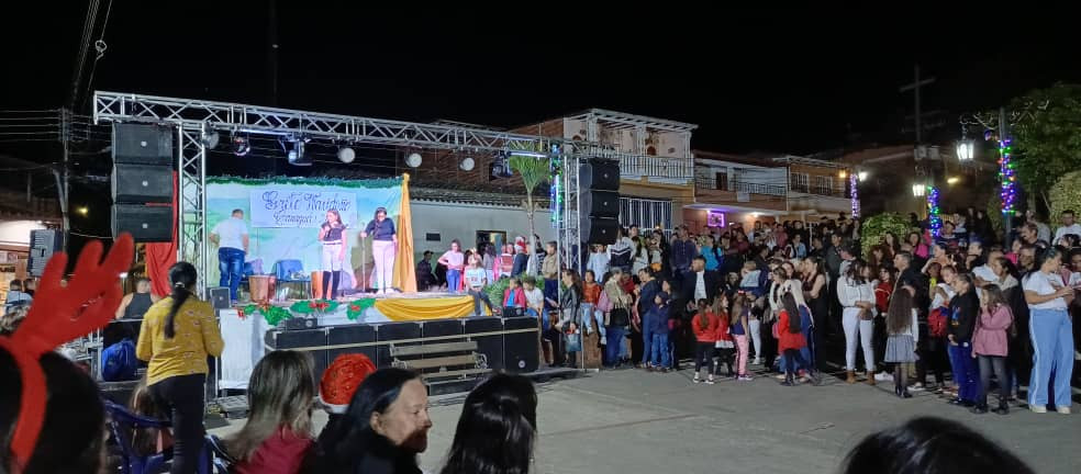 Diario Frontera, Frontera Digital,  Regionales, ,Sureños disfrutaron del encendido de luces en la Plaza Bolívar de Canaguá