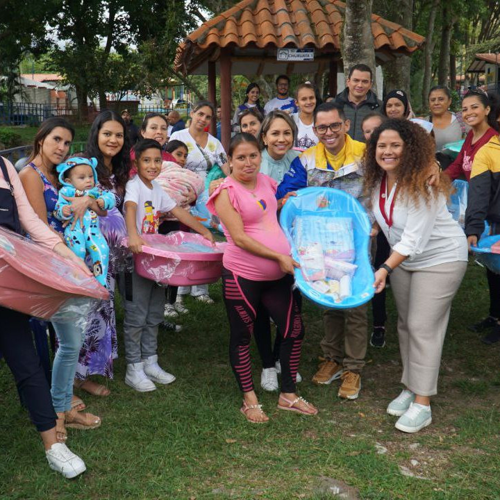Frontera Digital, Diario Frontera, Alcalde Jesús Araque realizó nueva entrega de Canastillas a Mujeres en Gestación