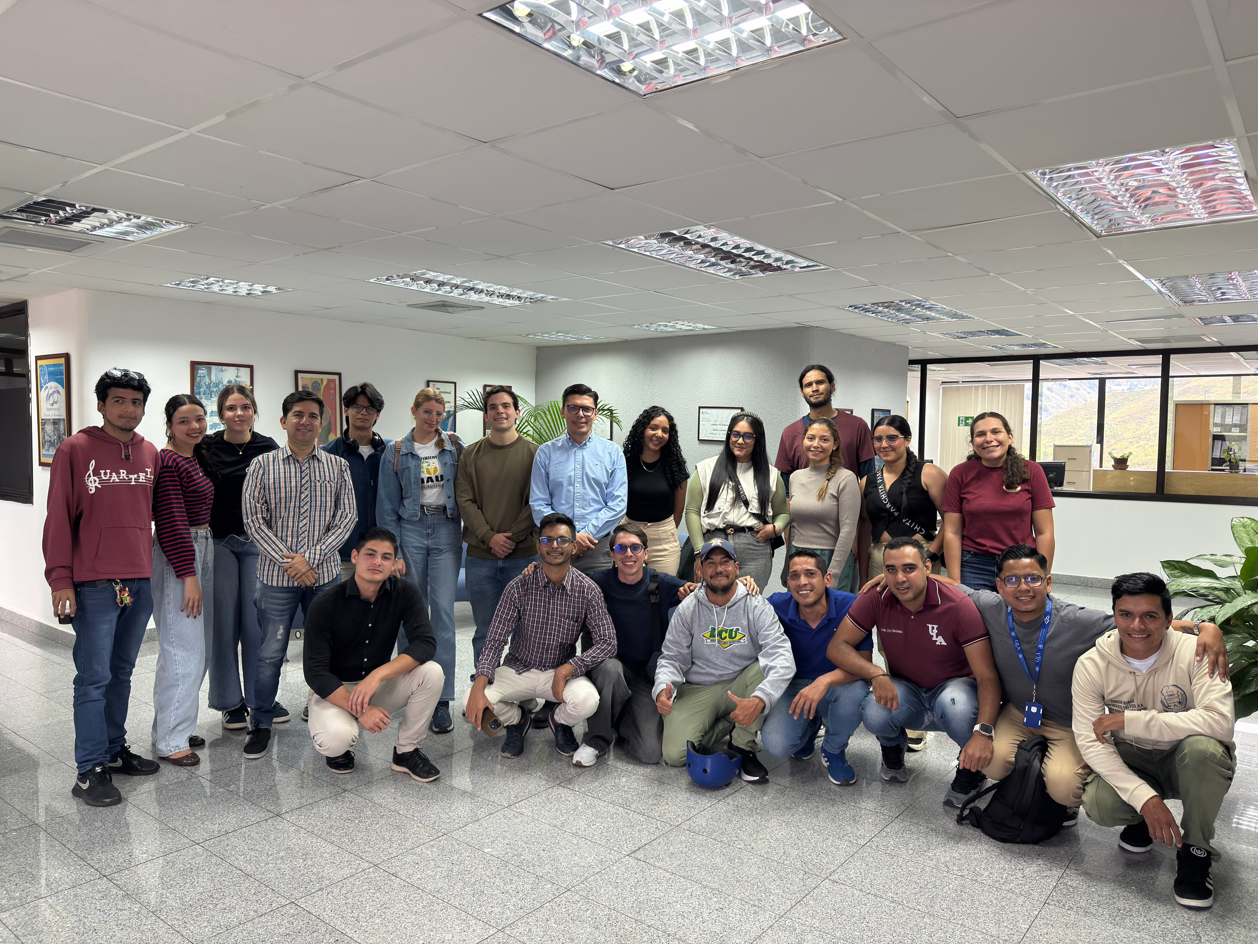 Diario Frontera, Frontera Digital,  Regionales, ,Los líderes juveniles coincidieron en que la elección debe realizarse este 11 de noviembre, subrayando que los estudiantes serán protagonistas de un proceso que marcará el inicio de una nueva etapa para la universidad,Virgilio Castillo presentó Plan Operativo Electoral a 
13 movimientos estudiantiles de Mérida
