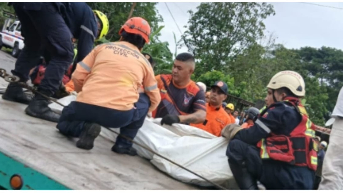 http://fronteradigital.com.ve/Un muerto y un herido en triple colisión en jurisdicción de El Vigía