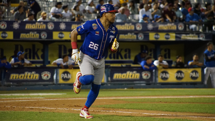 http://fronteradigital.com.ve/Tiburones derrota 10-6 a Magallanes en el juego inaugural de la LVBP