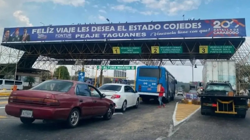http://fronteradigital.com.ve/Ocho heridos tras ataque a tiros contra autobús 
con hinchas del Deportivo Táchira en Cojedes