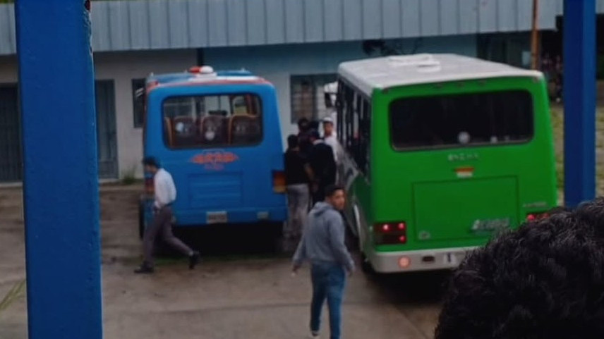 http://fronteradigital.com.ve/Estudiantes de la ULA protestaron por incumplimiento 
del pasaje preferencial en Mérida