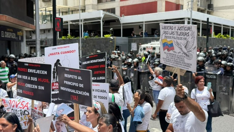 Diario Frontera, Frontera Digital,  Nacionales, ,Los organizadores rechazaron que el gobierno interino se limite a las 131 medidas alternativas a la privación de libertad anunciadas tras la primera ronda de diálogos y reclamaron: “¡No son 131, son todos! ¡Que sean todos!”,Familiares de presos políticos marchan en Caracas y enfrentan cerco policial
