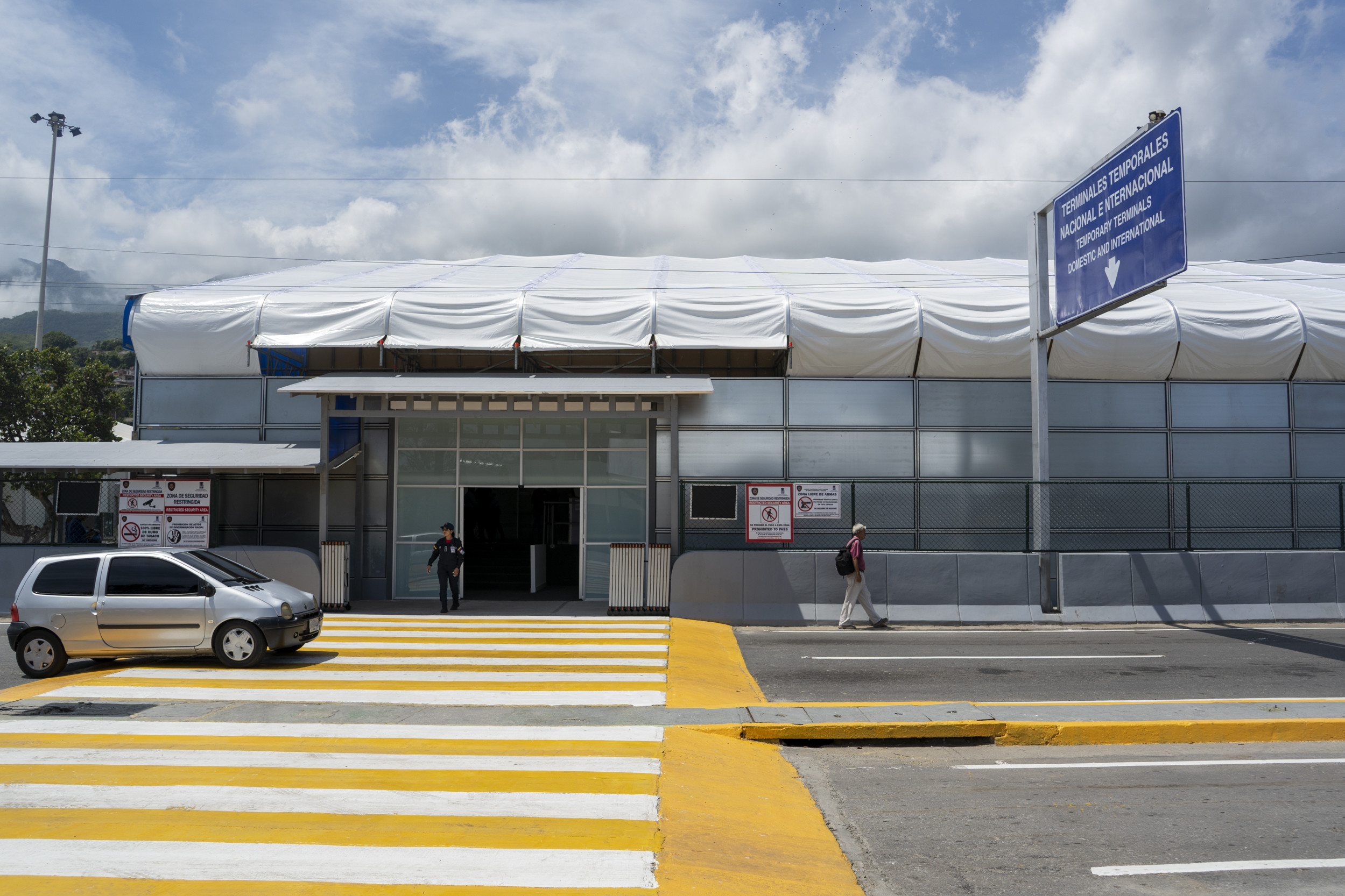 Diario Frontera, Frontera Digital,  Nacionales, ,A dos meses de los eventos sísmicos que motivaron la paralización de la principal infraestructura de transporte aéreo del país, las labores de reasfaltado, adecuación técnica e instalación de equipos en las estructuras provisionales muestran fase avanzada de ejecución,Entre expectativas, hermetismo y simulacros, 
así avanza la instalación del terminal provisional de Maiquetía