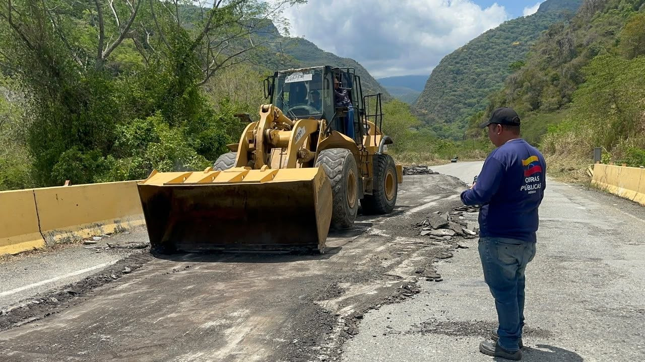 Diario Frontera, Frontera Digital,  El Vigía Panamericana, ,Durante la mañana, tarde y noche de este martes, la Gobernación de Mérida, a través de la Secretaría para la Transformación de Ciudades Humanas y el Buen Vivir; el Ministerio de Obras Públicas y el Ministerio de Transporte Terrestre, continuaron con el plan de asfaltado en la Local 008,Avanza recuperación de la capa asfáltica en la Local 008