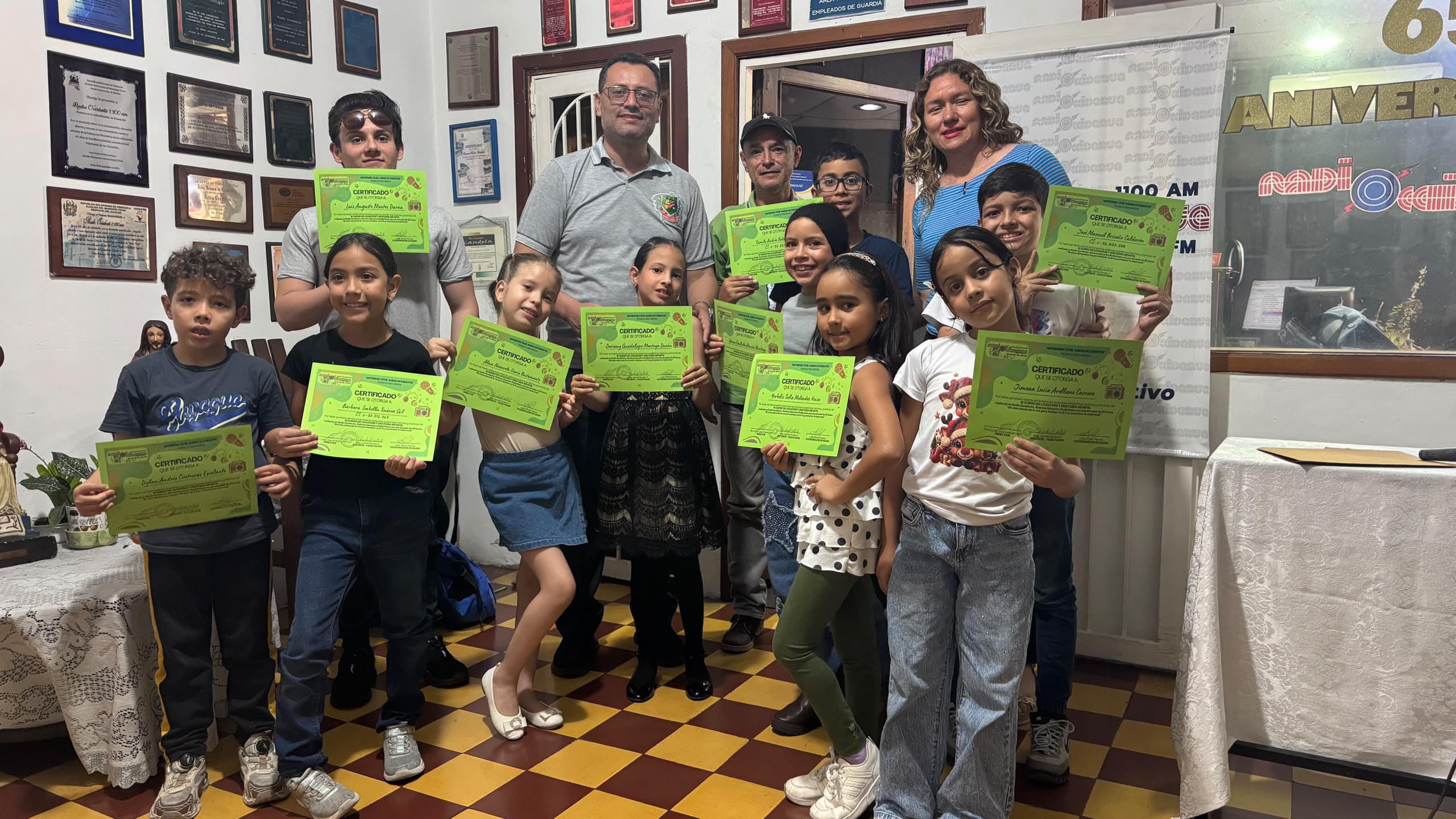 Diario Frontera, Frontera Digital,  Mocoties, ,La entrega de certificados a los niños participantes estuvo a cargo del padre José Amílcar Lobo, director de la emisora,Radio Occidente culminó con éxito su tercer curso de locución para niños
