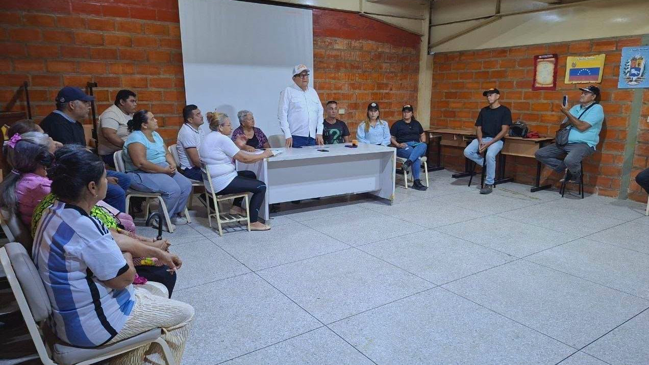 http://fronteradigital.com.ve/Alcaldía de Alberto Adriani formula proyecto para optimizar 
el suministro de agua potable en Mucujepe
