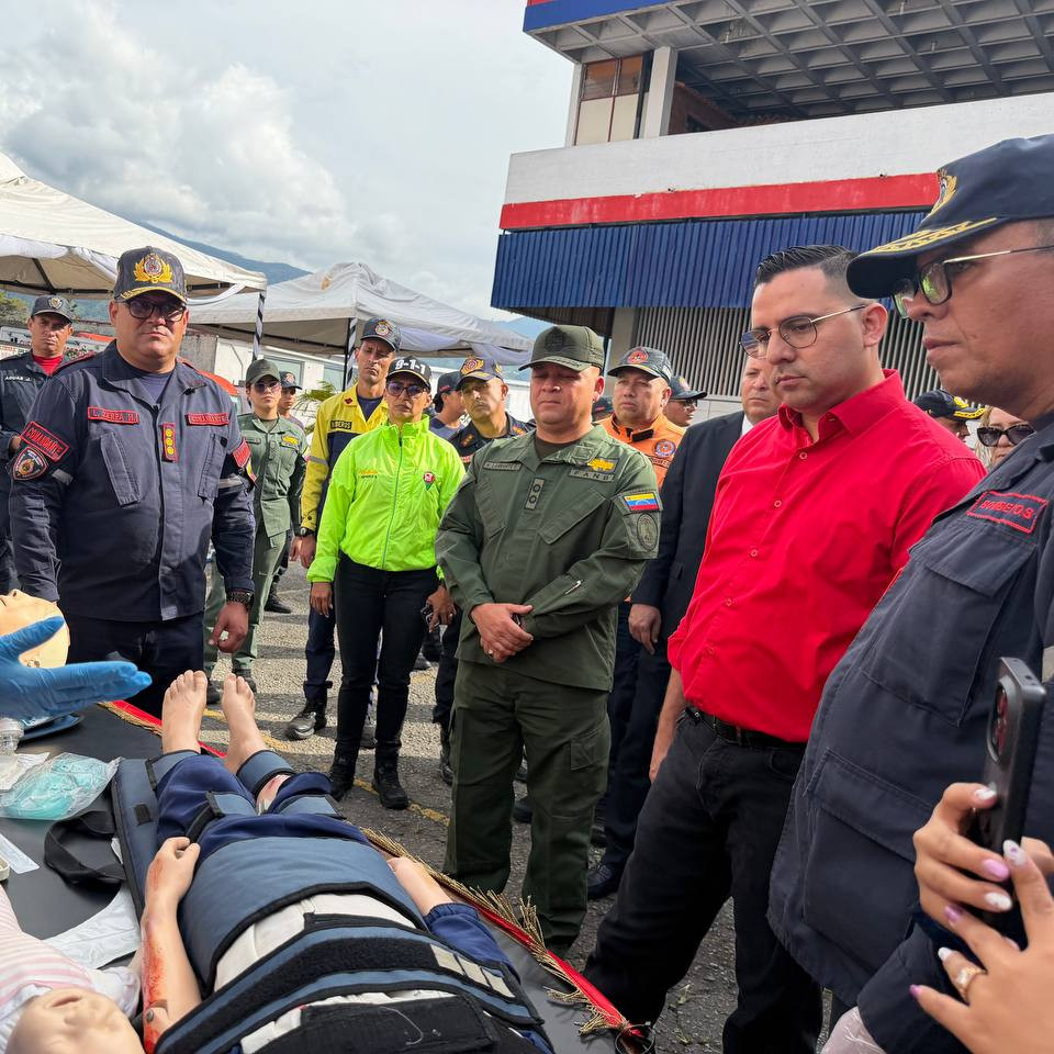 Diario Frontera, Frontera Digital,  Regionales, ,Gobernador Arnaldo Sánchez ofrece dotación integral para los bomberos de Mérida