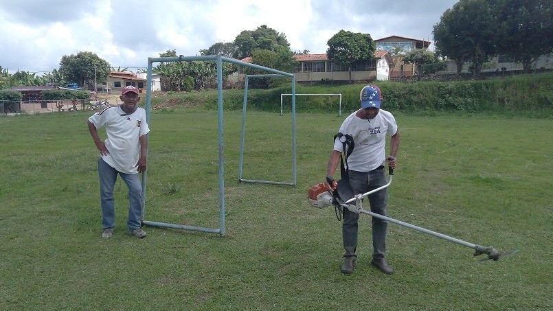 https://fronteradigital.com.ve/Gobierno municipal de Zea y comunidad emprenden acciones 
de limpieza en  campo deportivo de  Caño El Tigre