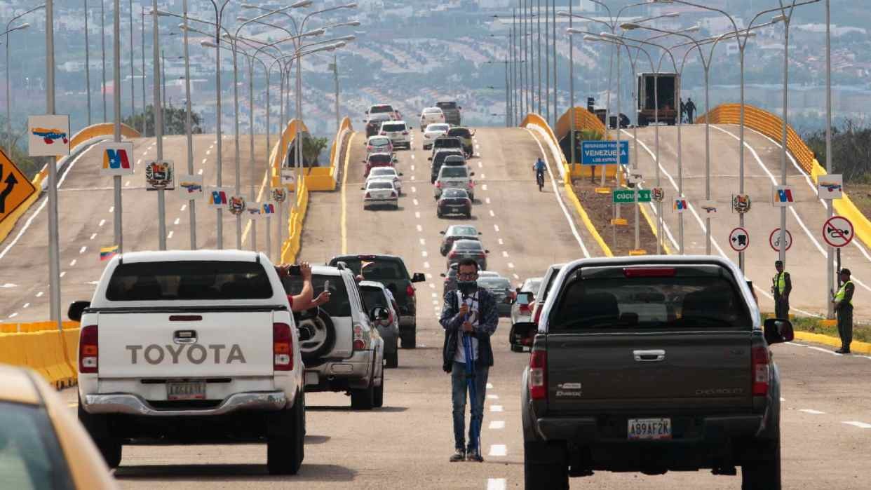 Diario Frontera, Frontera Digital,  PUENTE ATANASIO GIRARDOT, Nacionales, ,Más de 1.300 vehículos circularon 
por el puente colombo-venezolano "Atanasio Girardot"