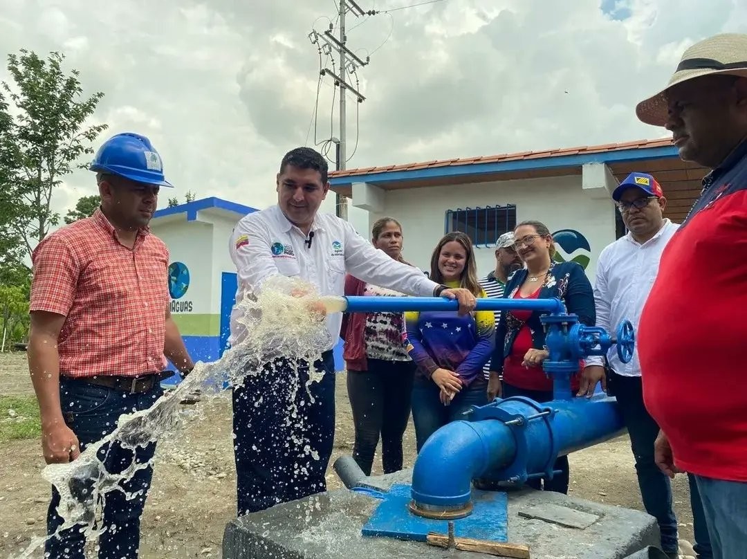  INAUGURADO POZO 8 EN EL VIGÍA, JEHYSON GUZMÁN, OSWALDO FERRER, AGUAS DE MÉRIDA, PRESIDENTE NICOLAS MADURO, MINISTRO MARCO TORRES, El Vigía Panamericana, 