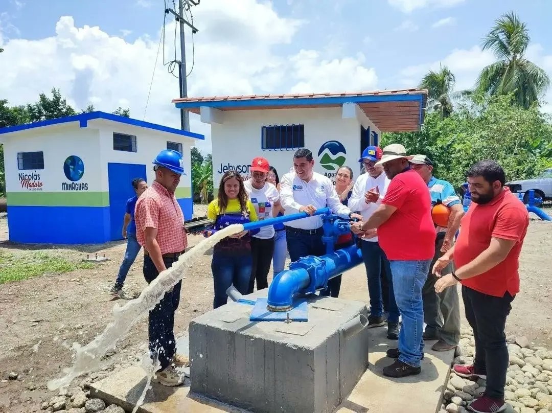  INAUGURADO POZO 8 EN EL VIGÍA, JEHYSON GUZMÁN, OSWALDO FERRER, AGUAS DE MÉRIDA, PRESIDENTE NICOLAS MADURO, MINISTRO MARCO TORRES, El Vigía Panamericana, 