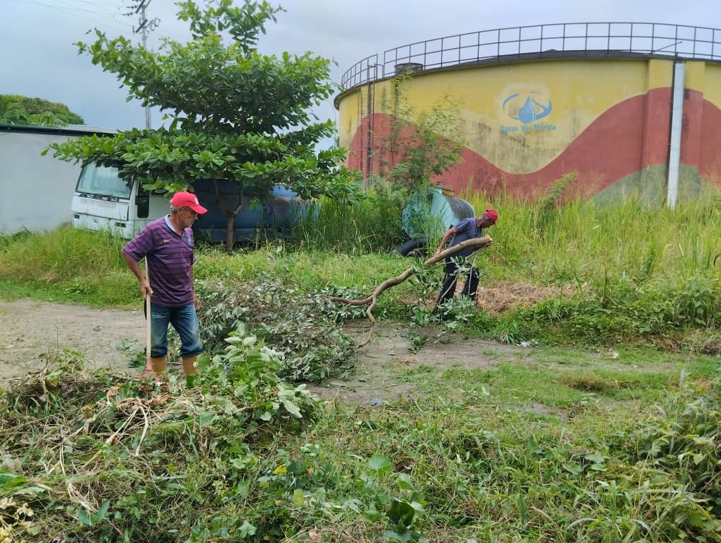 Diario Frontera, Frontera Digital,  Trabajadores de Aguas de Mérida, ÁREA SVERDES ESTANQUE INCES, EL VIGÍA, El Vigía Panamericana, ,Trabajadores de Aguas de Mérida recuperaron áreas verdes
de estanque Inces en El Vigía