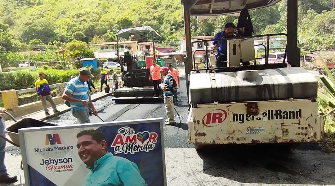 Diario Frontera, Frontera Digital,  ASFALTO, ARIAS CUENCA, JEHYSON GUZMÁN, Regionales, ,Gobierno de Mérida aplica 100 toneladas de asfalto en El Arenal