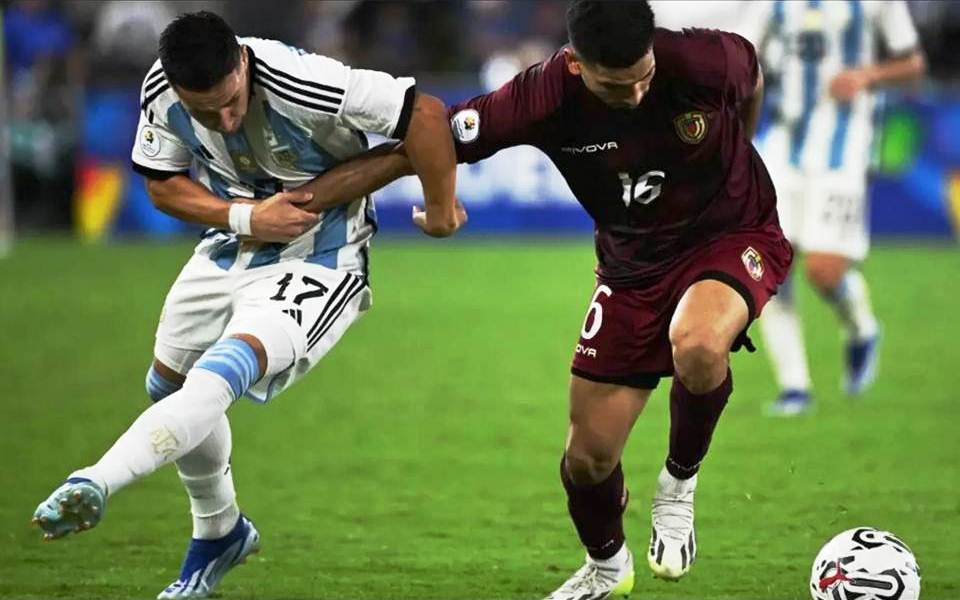 Diario Frontera, Frontera Digital,  Deportes, ,Argentina igualó 1-1 ante Venezuela por las Eliminatorias, 
en un duelo marcado por el mal estado del campo de juego