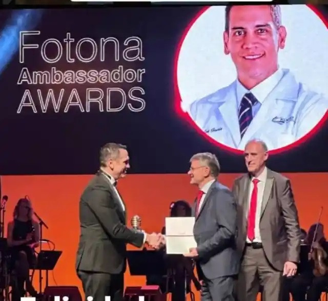 Diario Frontera, Frontera Digital,  Salud, ,Médico merideño es galardonado como embajador de prestigiosa marca mundial de cirugía láser