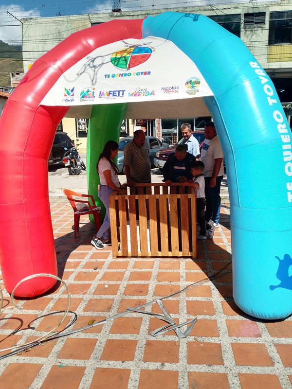 Diario Frontera, Frontera Digital,  Mocoties, ,Misión Nevado monto un punto de adopción 
de mascotas en la plaza Bolívar de Tovar