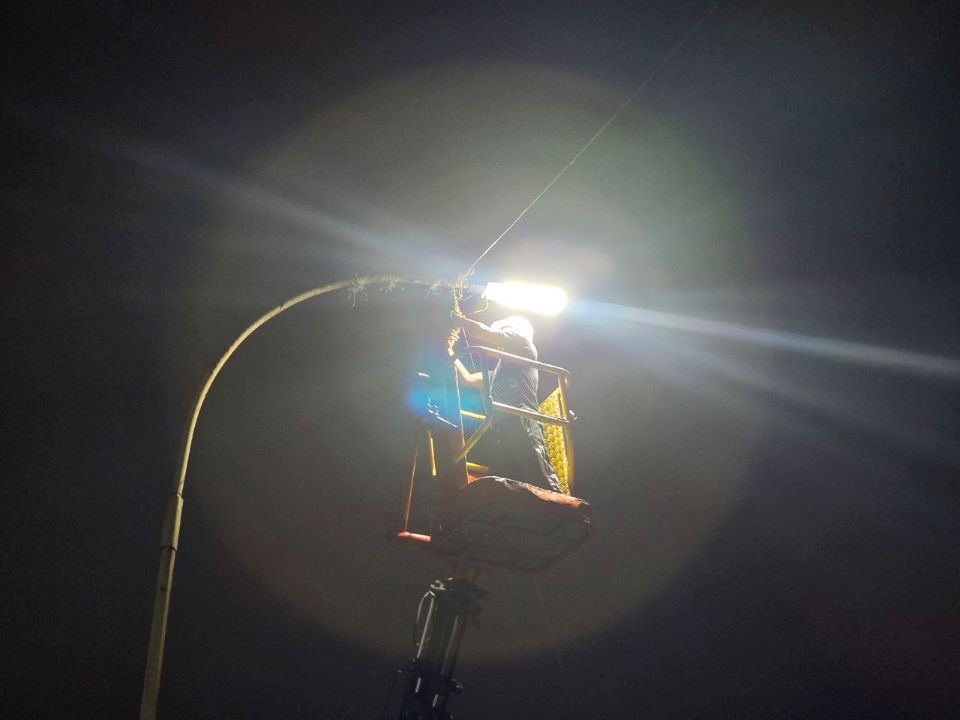 Diario Frontera, Frontera Digital,  Regionales, ,"En el proceso se sustituyeron luminarias y se reemplazaron varios metros de cableado dañado, logrando la activación total del sistema de iluminación en esta importante vía", detalló el director municipal,Alcalde Nelson Álvarez reactiva el alumbrado público en la avenida Ezio Valeri