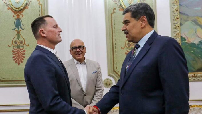 Diario Frontera, Frontera Digital,  Nacionales, ,La primera oferta, presentada en abril al enviado especial estadounidense Richard Grenell, contemplaba la renuncia de Maduro a cambio de su permanencia, con garantías de seguridad, en Venezuela, donde Rodríguez asumiría la presidencia.,Líderes chavistas ofrecieron a EEUU una vía 
para mantenerse en el poder sin Maduro, dice el Miami Herald