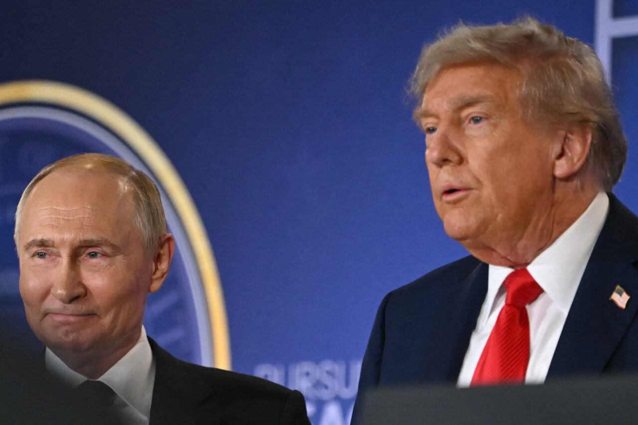 Diario Frontera, Frontera Digital,  Internacionales, ,Donald Trump y Vladimir Putin se reunieron en Alaska en agosto | Foto: Andrew Caballero / AFP,Trump se reunirá con Putin en Budapest 
para negociar el fin de la guerra en Ucrania