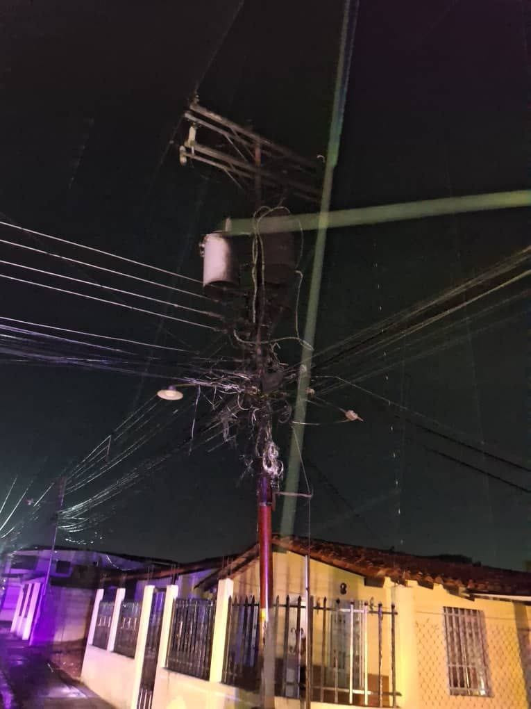 Diario Frontera, Frontera Digital,  El Vigía Panamericana, ,Corpoelec acudió al sector Los Robles tras incendio de tres transformadores en El Vigía