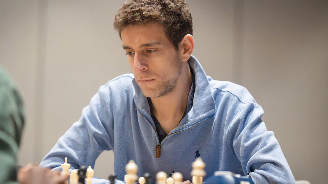 Diario Frontera, Frontera Digital,  Deportes, ,Daniel Naroditsky jugando ajedrez. Kelly Centrelli / Charlotte Chess Center / AP,Muere sorpresivamente a los 29 años un gran maestro de ajedrez estadounidense