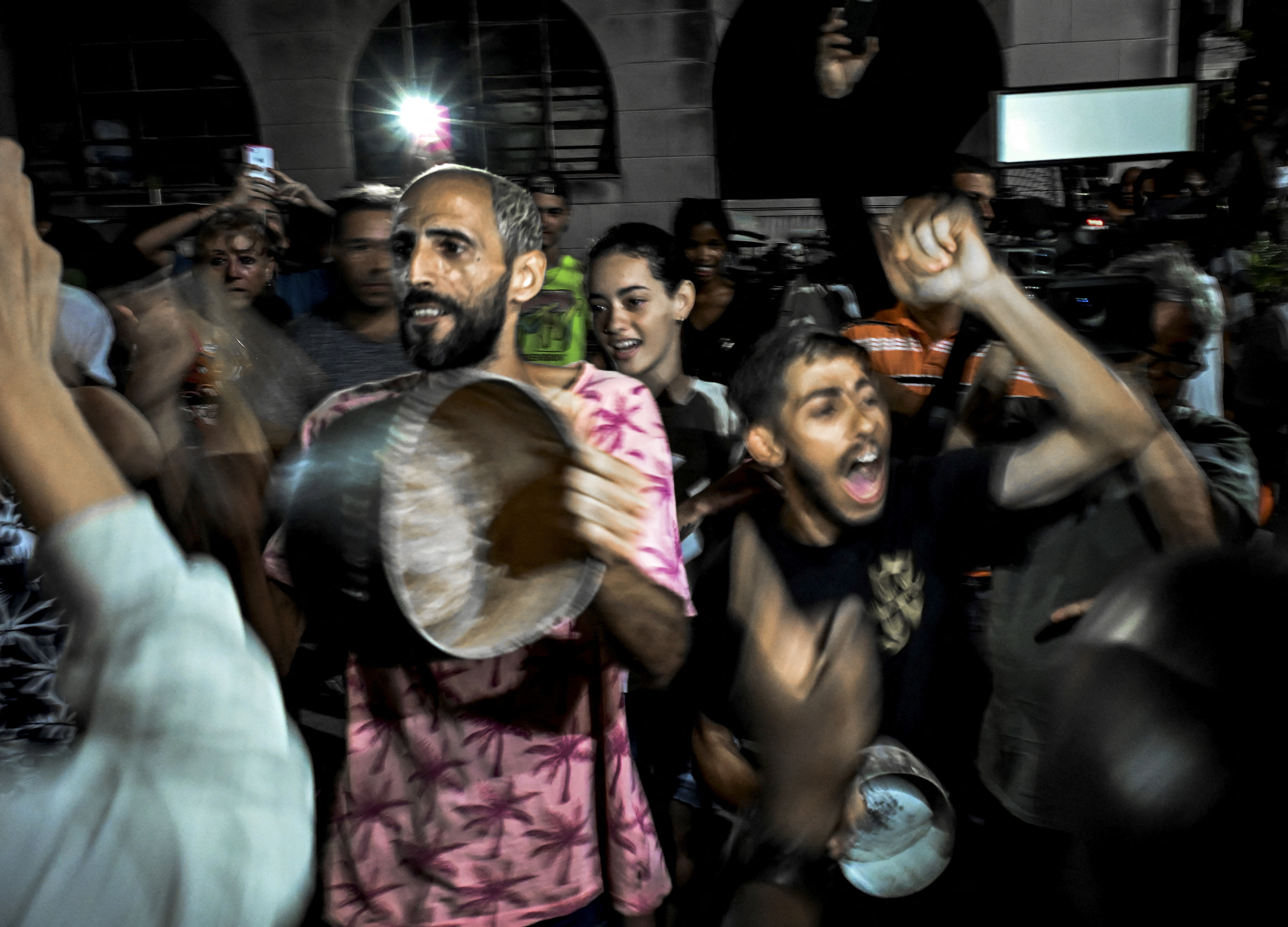 Diario Frontera, Frontera Digital,  Internacionales, ,La dictadura cubana impuso penas de prisión de seis y cinco años a seis ciudadanos en Manicaragua, provincia de Villa Clara, por participar en protestas pacíficas con “toques de calderos (cacerolas)”,La dictadura cubana condenó a seis manifestantes 
a más de cinco años de prisión por protestar con cacerolas