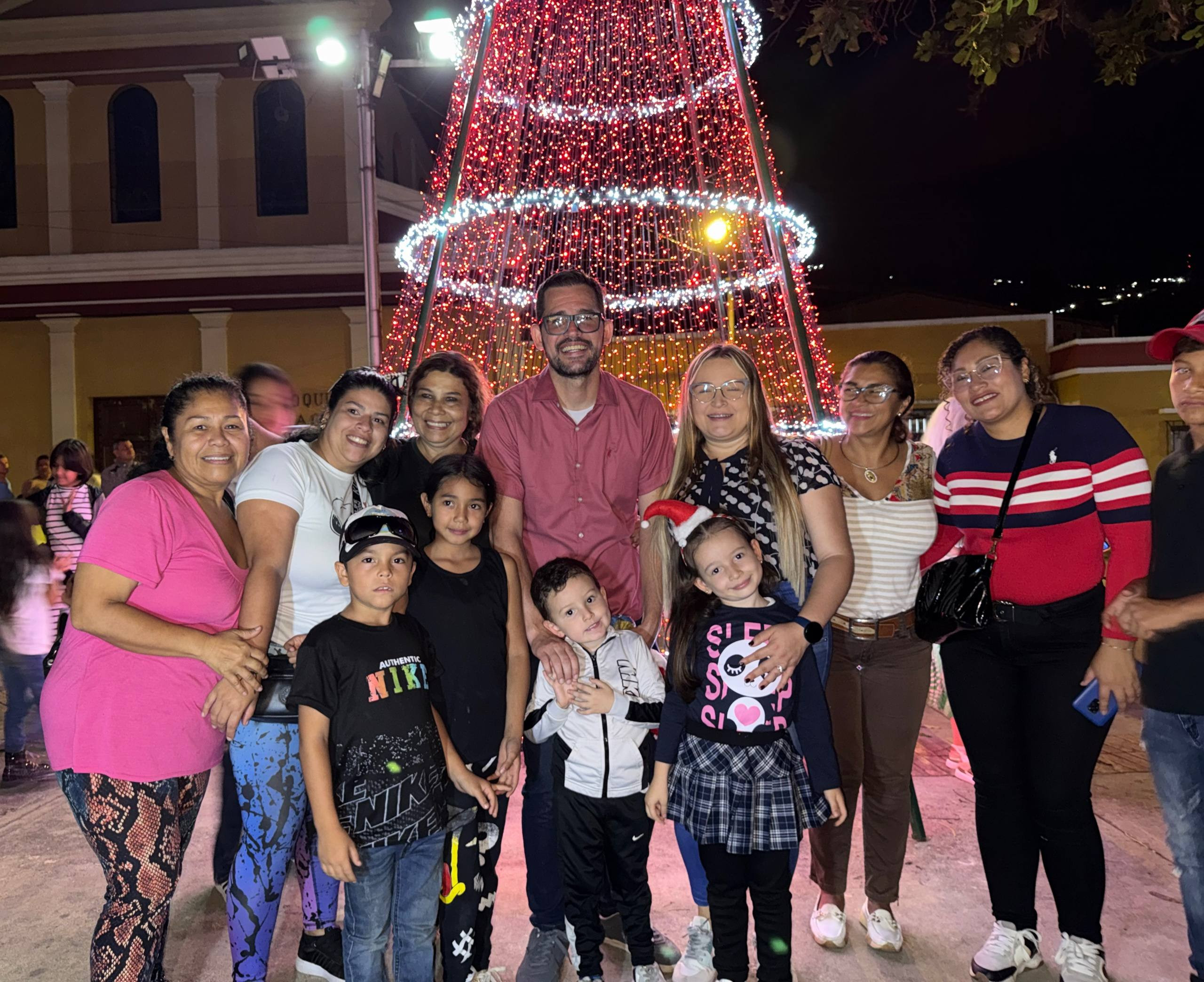 Diario Frontera, Frontera Digital,  Regionales, ,Gobierno bolivariano encendió la navidad en la plaza Bolívar de La Parroquia