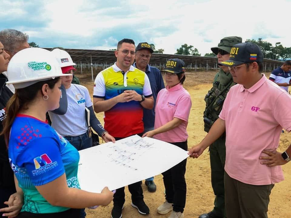 Diario Frontera, Frontera Digital,  Regionales, ,Durante la inspección, la gerente territorial de Corpoelec Mérida, Marielys Sacipa, destacó la labor conjunta del Ministerio de Energía Eléctrica, liderado por el ministro Jorge Márquez, y la Gobernación de Mérida,Gobernador Arnaldo Sánchez inspeccionó los avances en la instalación 
de 94 mil paneles solares en Mérida