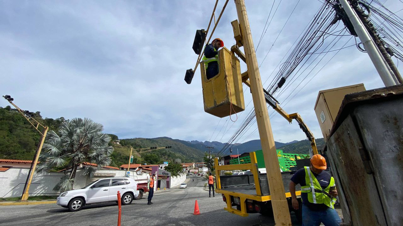 Diario Frontera, Frontera Digital,  Regionales, ,Alcalde Nelson Álvarez intensifica plan de rehabilitación del sistema de semáforos en Mérida