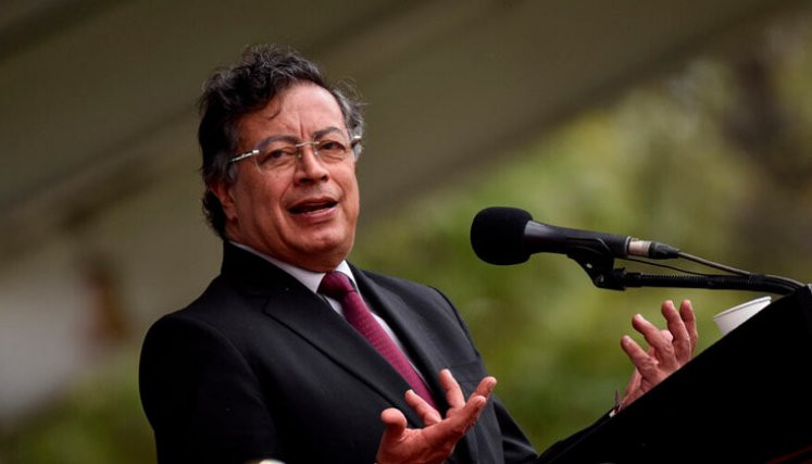 Diario Frontera, Frontera Digital,  Internacionales, ,Gustavo Petro, presidente de Colombia,Presidente noctámbulo: Petro madrugó a lanzar pullas 
a Uribe, Mac Master y a defender su Constituyente