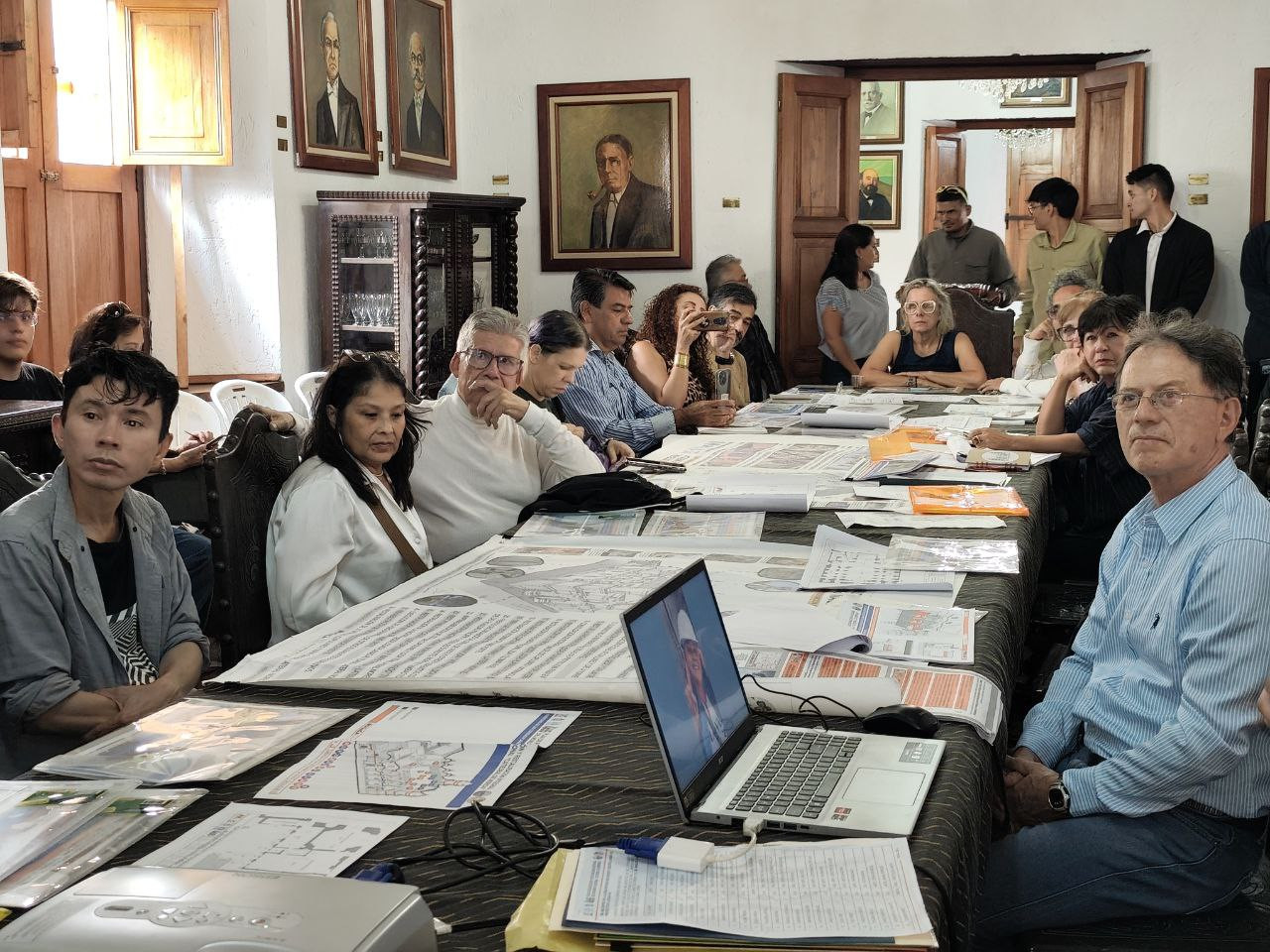 Diario Frontera, Frontera Digital,  Regionales, ,Luego de varias horas de intercambio de opiniones, alternativas y sugerencias, la variedad de técnicos y profesionales asistentes "quedamos satisfechos, porque todos estamos encaminados hacia un mismo objetivo, como es continuar con el rescate de la Catedral,  y sobretodo el casco histórico de la ciudad de Mérida, con un proyecto metódico que puede servir como referencia para otras intervenciones arquitectónicas a nivel regional y nacional", detalló Bottar,Avanza plan de rehabilitación y restauración de la Catedral de Mérida
