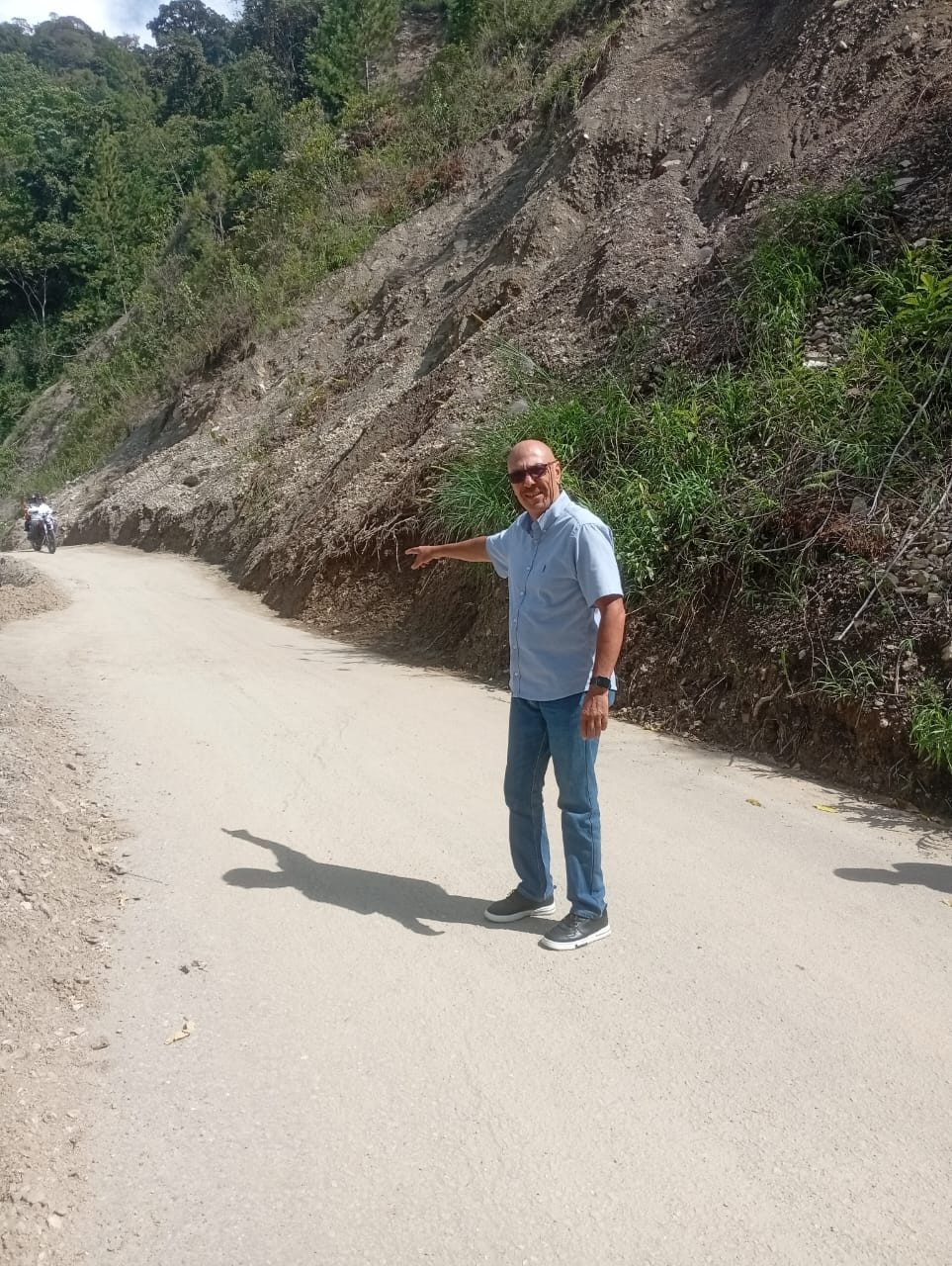 Diario Frontera, Frontera Digital,  Regionales, ,Durante su visita, Colmenares observó con preocupación cómo el deterioro de las carreteras no solo persiste, sino que pone en riesgo el día a día de las familias que habitan en la zona,Legislador Rigoberto Colmenares hace un llamado urgente 
para reparar vías en parroquias de Mérida tras fenómeno climático