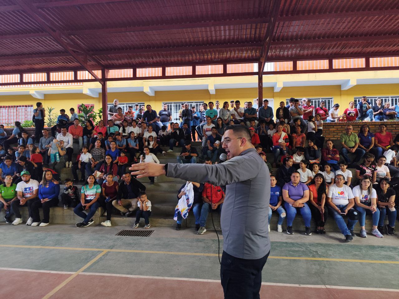 Diario Frontera, Frontera Digital,  Regionales, ,El gobernador Sánchez destacó que entre los materiales para poder rehabilitar estas instituciones entregaron las láminas para el techo, manto asfáltico, líquido asfáltico, además de canastillas para mujeres embarazadas,Gobernador Arnaldo Sánchez entregó útiles y materiales para rehabilitación escolar en Aricagua