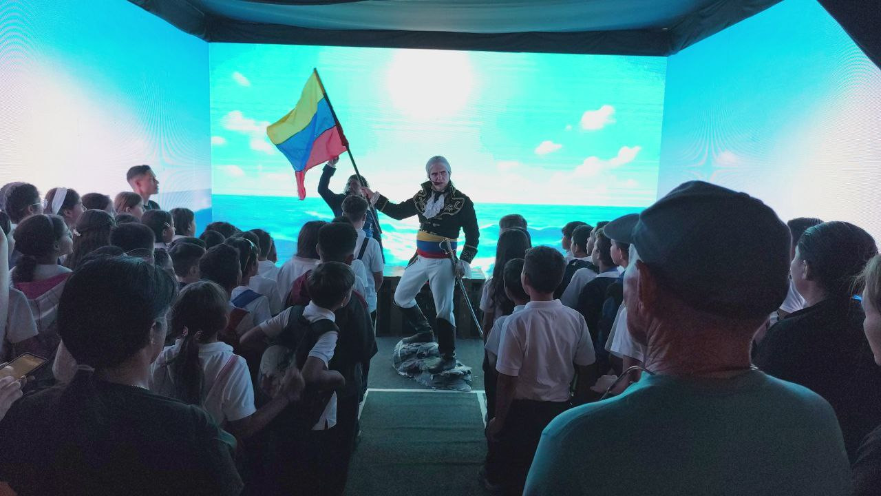 Diario Frontera, Frontera Digital,  Regionales, ,Vanessa Rodríguez, secretaria para el Desarrollo de la Cultura del estado Mérida, añadió que este cuarto día consecutivo fue un éxito total: “Han venido diferentes instituciones educativas de la entidad; hoy, jueves, hemos atendido cerca de 3324 estudiantes de diversos liceos y escuelas”.,Expo Simón ha recibido once mil visitantes en cuatro días