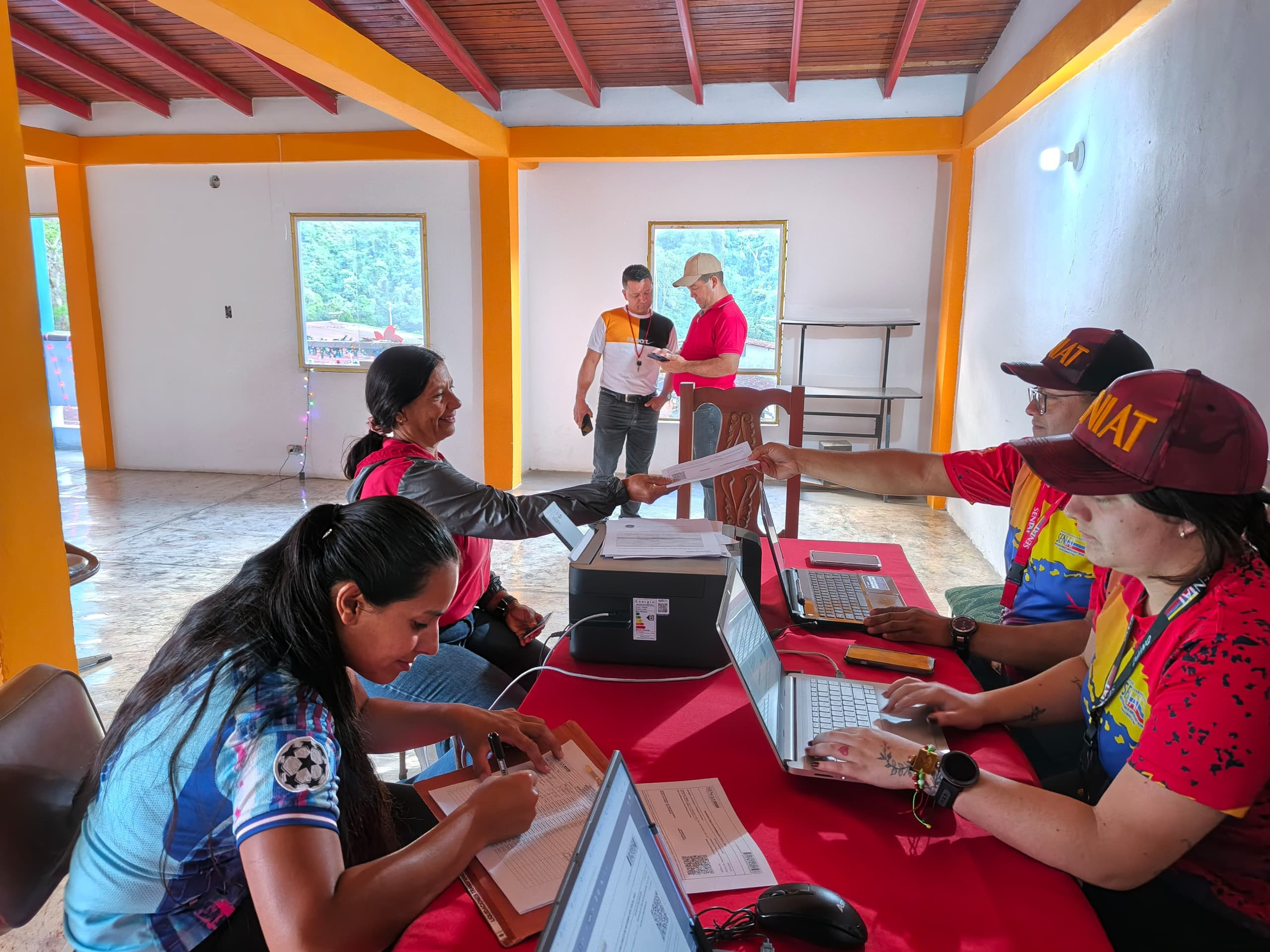 Diario Frontera, Frontera Digital,  Regionales, ,Durante la jornada, se ofrecieron servicios de inscripción y actualización del RIF, recuperación de usuario y clave, así como la entrega de volantes informativos. Fotos: Cortesía Seniat,Seniat atendió a 140 contribuyentes 
durante operativo de RIF en Aricagua