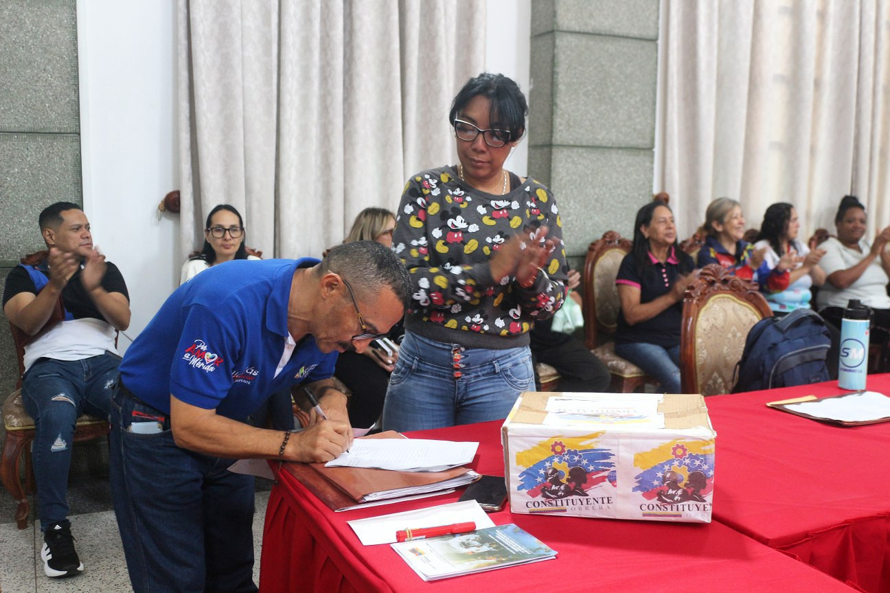 Diario Frontera, Frontera Digital,  Regionales, ,Al respecto, Ana Suárez, quien fue electa como vocera principal para la constituyente de la clase obrera de la Gobernación del estado Mérida, destacó que trabajará para acompañar a los demás elegidos en sus puestos de trabajo.,Instalada Constituyente obrera de la Gobernación de Mérida