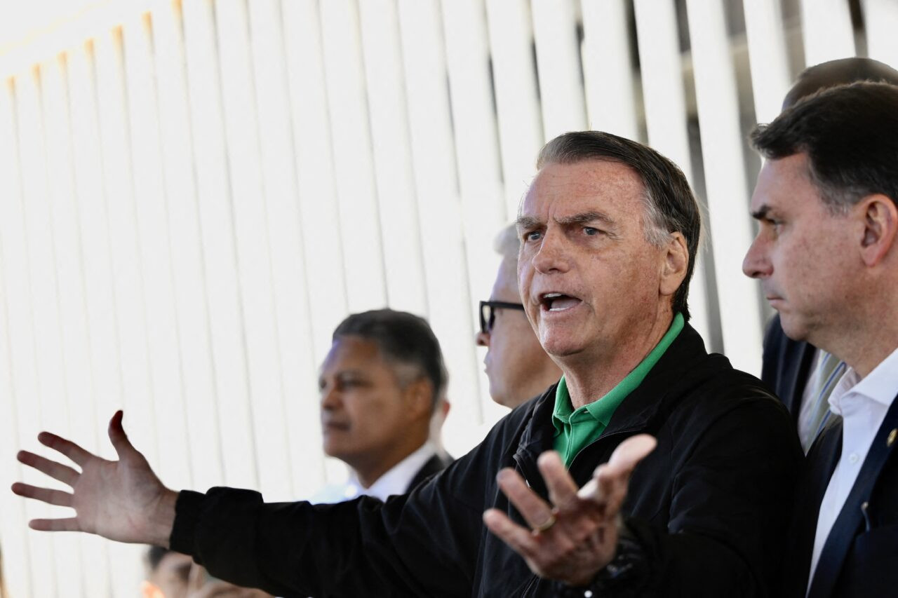 Diario Frontera, Frontera Digital,  Internacionales, ,El expresidente brasileño Jair Bolsonaro comparece ante la prensa en el Senado Federal en Brasilia el 17 de julio de 2025 Foto. Mateus Bonomi / AFP,El expresidente brasileño Jair Bolsonaro es enviado a prisión
