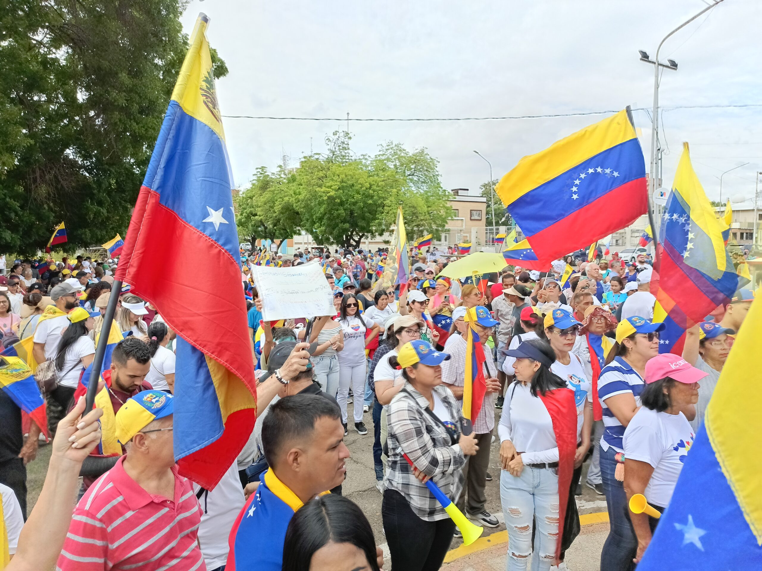 Diario Frontera, Frontera Digital,  Politica, ,“En síntesis, la sociedad venezolana tiene la base emocional, racional y política suficientes para acompañar una transición exitosa, pero requiere liderazgo claro, narrativa estratégica y una hoja de ruta honesta que combine gradualismo con resultados concretos”,Estudio Ucab: “Chavismo blando” se une al 80 % del país que pide cambio de gobierno