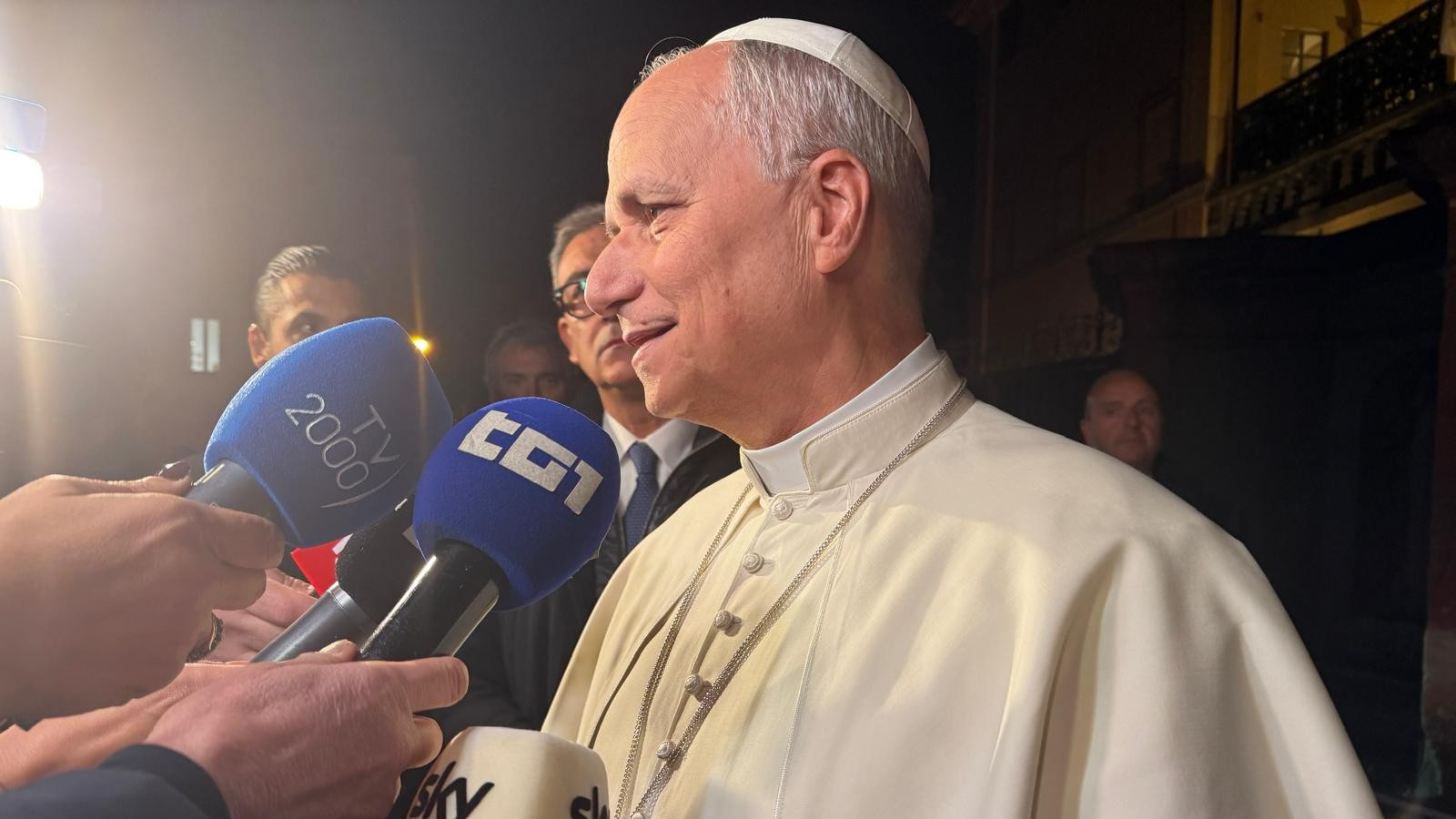 Diario Frontera, Frontera Digital,  Internacionales, ,"Lo más importante es buscar el diálogo", afirmó el pontífice al ser consultado sobre la creciente tensión entre Caracas y Washington, después de que el presidente estadounidense, Donald Trump, asegurara el domingo que "no cree" que Estados Unidos vaya a entrar en guerra con Venezuela,León XIV pidió "buscar el diálogo" para resolver las tensiones entre EE.UU. y Venezuela