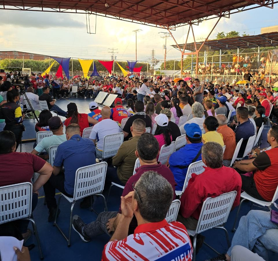 Diario Frontera, Frontera Digital,  Politica, ,"Estamos seguros de que con todo el nivel de organización y la experiencia de nuestro partido y de nuestros jefes y jefas de comunidad, serán escogidos los mejores cuadros de la Patria", señaló Eekhout.,PSUV Mérida se prepara para elegir los Comités Bolivarianos de Base Integral