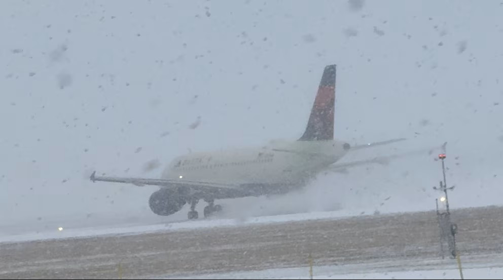 Diario Frontera, Frontera Digital,  Internacionales, ,Las autoridades recomiendan planificar con antelación, consultar los avisos oficiales y tomar precauciones adicionales en la vía pública,Una intensa tormenta de nieve afecta a millones de personas 
en Nueva York y el noreste de Estados Unidos