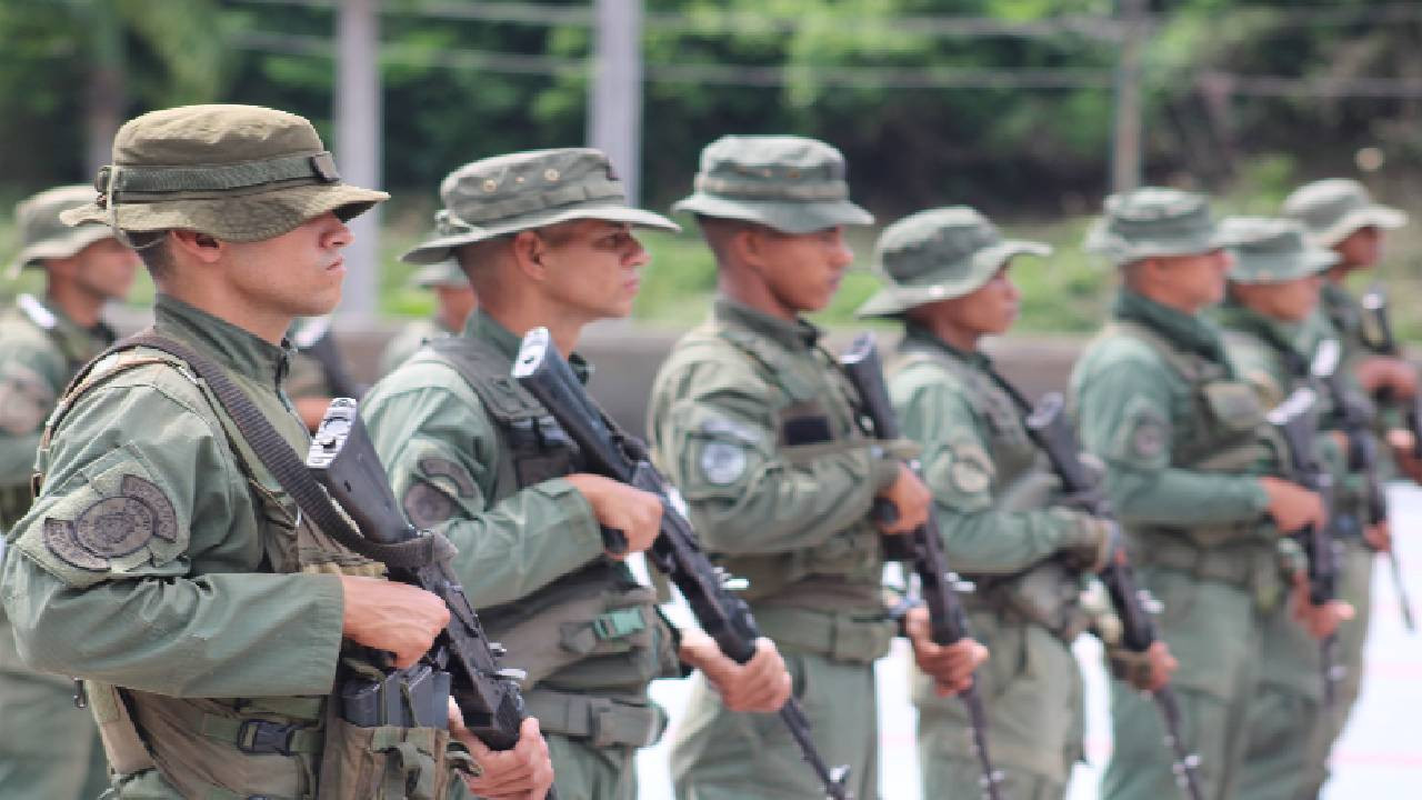 Diario Frontera, Frontera Digital,  Nacionales, ,FANB inutiliza 8 aeronaves en pista clandestina ubicada en Amazonas
