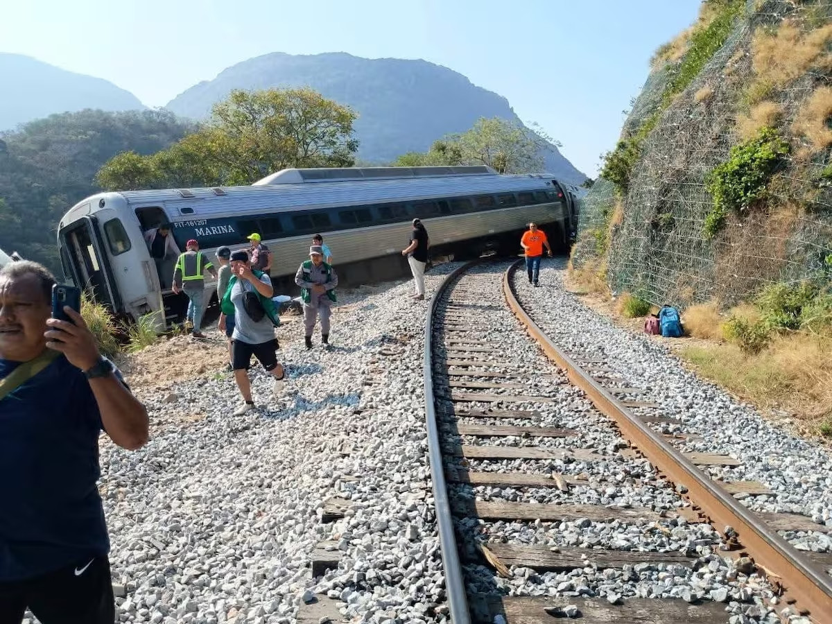 Diario Frontera, Frontera Digital,  Internacionales, ,Al menos 13 muertos y 98 heridos tras descarrilarse tren interoceánico en México