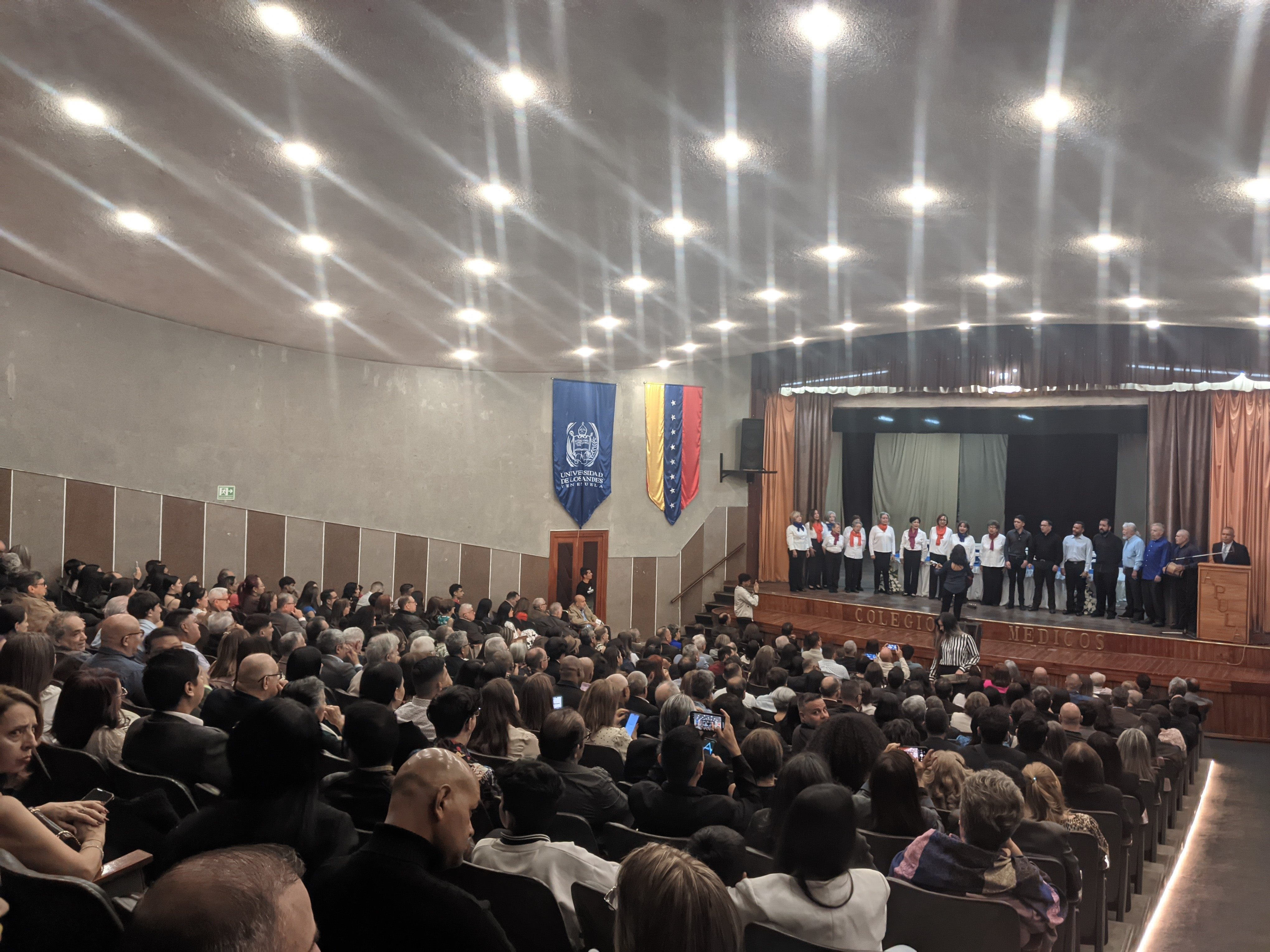Diario Frontera, Frontera Digital,  Regionales, ,El Auditorio del Colegio de Médicos se hizo insuficiente ante la asistencia multitudinaria de los sectores que forman parte de la vida universitaria. Foto: Prensa Apula,Mérida celebró el Día del Profesor Universitario
 con emotivos actos en el Colegio de Médicos